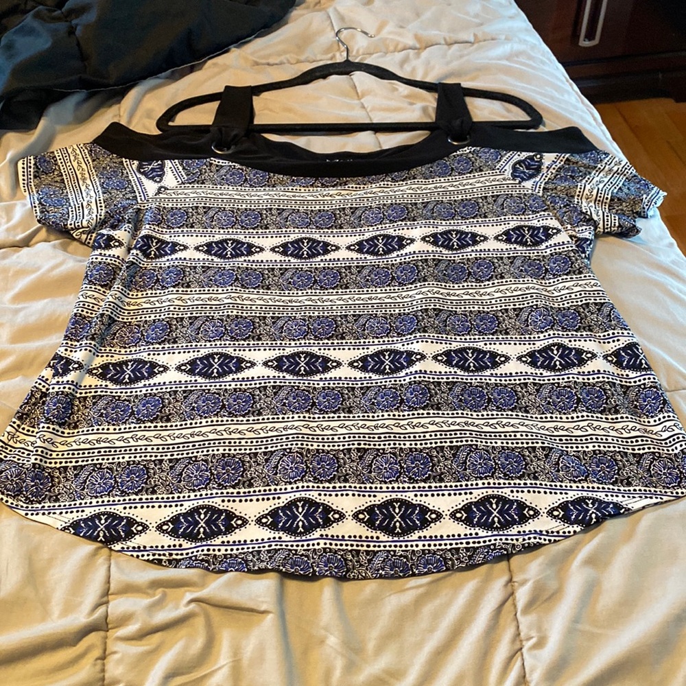 Roz & Ali Cold Shoulder Top